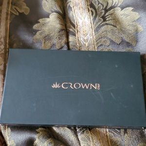 Crown pro ten amazing eyeshadows